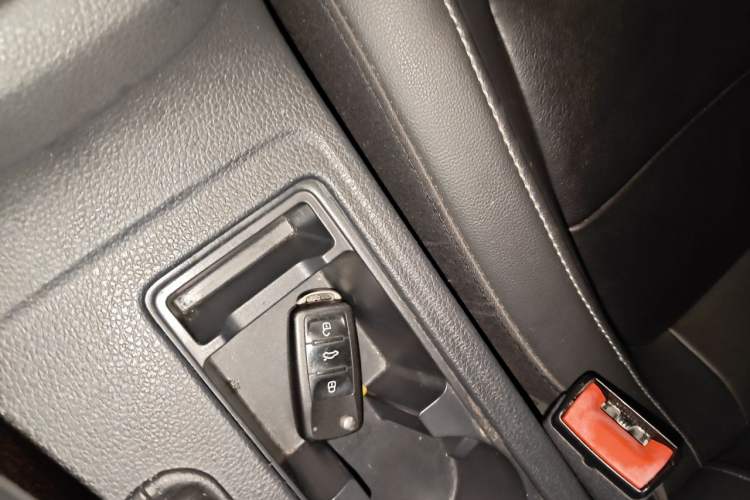 Used Volkswagen Sagitar 2015 1.6L Automatic Comfort Model Vehicle Key
