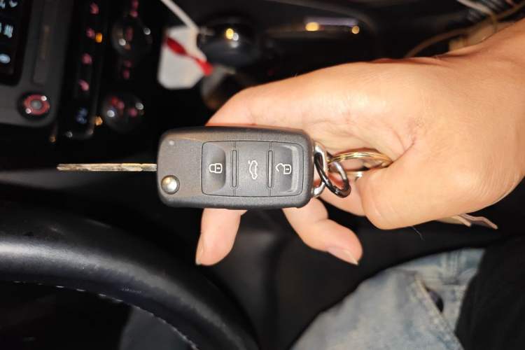 Used Volkswagen Sagitar 2015 230TSI Automatic Luxury Model Vehicle Key