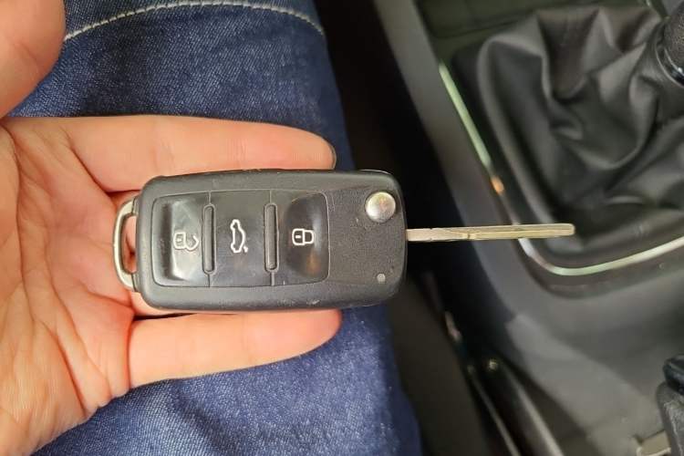 Used Volkswagen Sagitar 2015 1.6L Manual Fashion Edition Vehicle Key