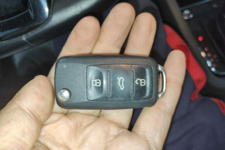 Used Volkswagen Sagitar 2015 230TSI Automatic Luxury Model Vehicle Key