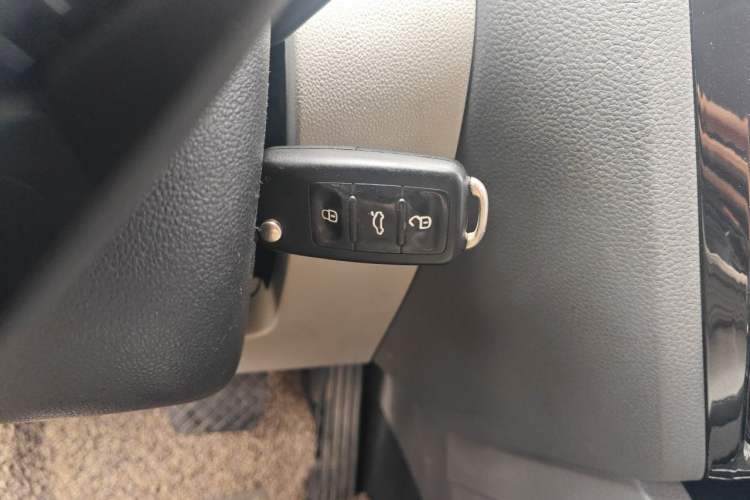 Used Volkswagen Sagitar 2015 1.6L Automatic Comfort Model Vehicle Key