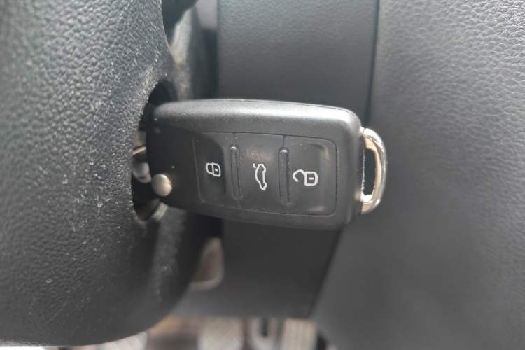 Used Volkswagen Sagitar 2015 1.6L Manual Comfort Model Vehicle Key