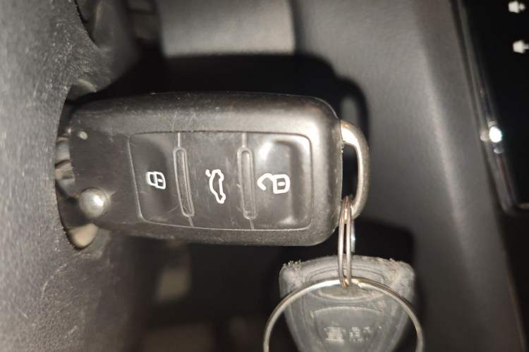 Used Volkswagen Sagitar 2015 230TSI Automatic Comfort Version Vehicle Key