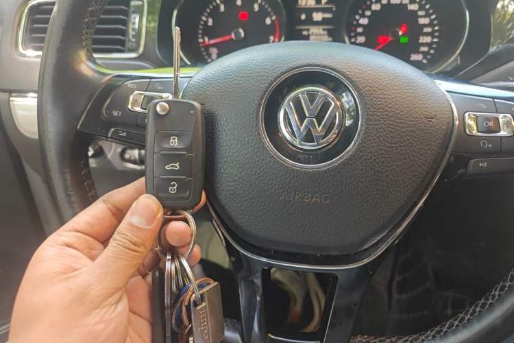 Used Volkswagen Sagitar 2015 1.6L Automatic Comfort Model Vehicle Key