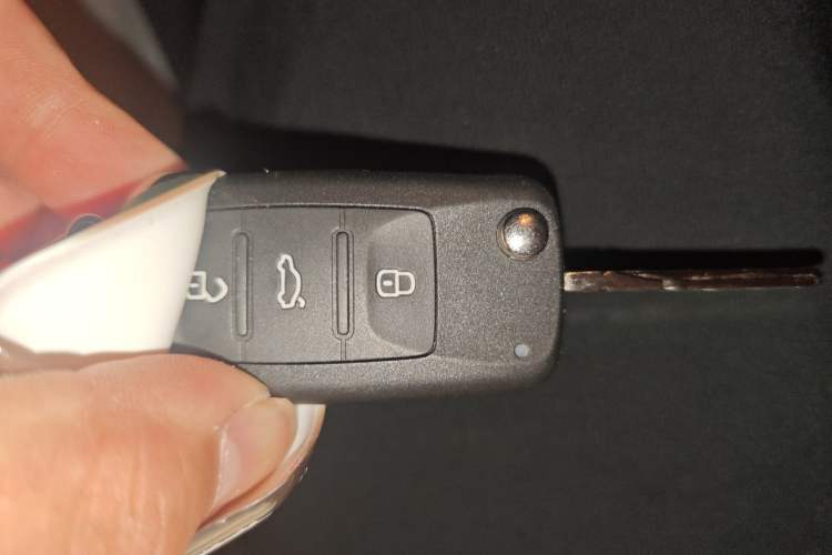 Used Volkswagen Sagitar 2015 1.6L Automatic Comfort Model Vehicle Key