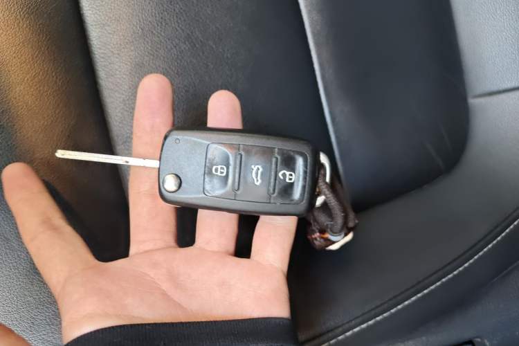 Used Volkswagen Sagitar 2015 230TSI Automatic Comfort Version Vehicle Key