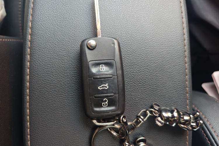 Used Volkswagen Sagitar 2015 230TSI Automatic Luxury Model Vehicle Key