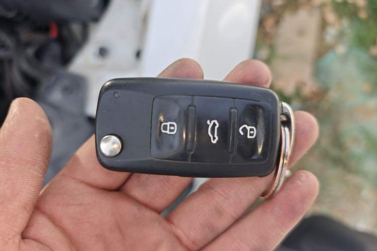 Used Volkswagen Sagitar 2015 230TSI Manual Comfort Version Vehicle Key