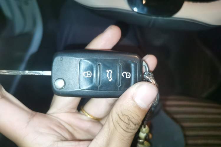 Used Volkswagen Sagitar 2015 1.6L Manual Fashion Edition Vehicle Key