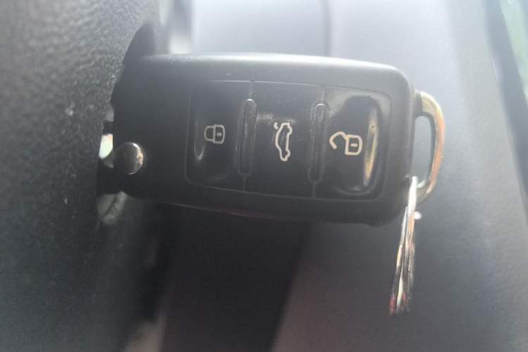 Used Volkswagen Sagitar 2015 1.6L Manual Comfort Model Vehicle Key