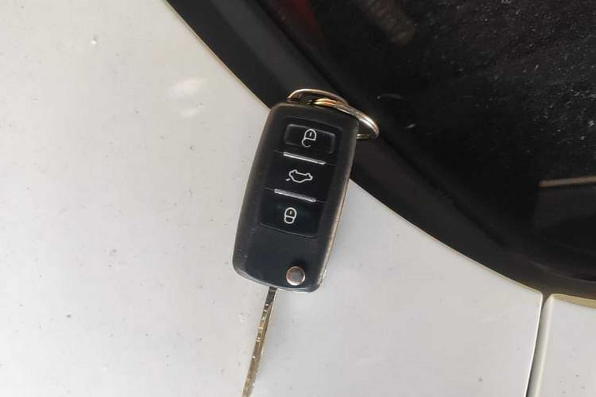 Used Volkswagen Sagitar 2015 1.6L Manual Comfort Model Vehicle Key