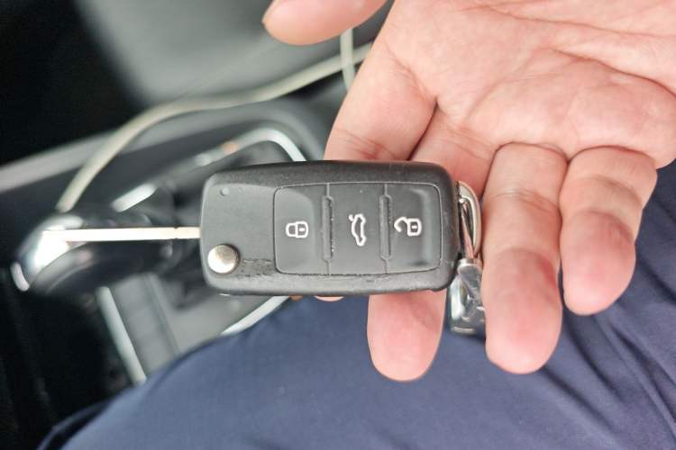 Used Volkswagen Sagitar 2015 1.6L Automatic Comfort Model Vehicle Key