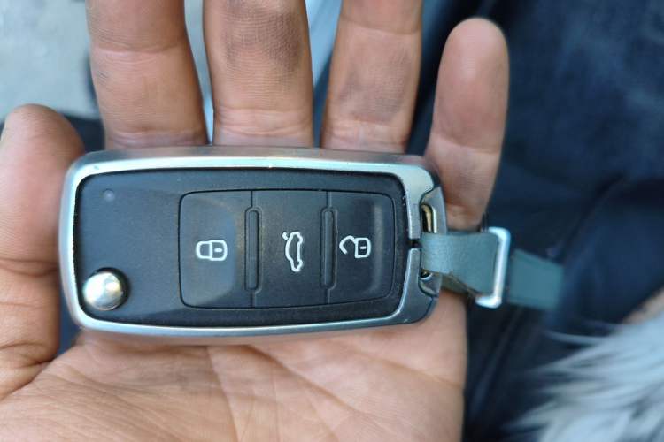 Used Volkswagen Sagitar 2015 1.6L Automatic Comfort Model Vehicle Key