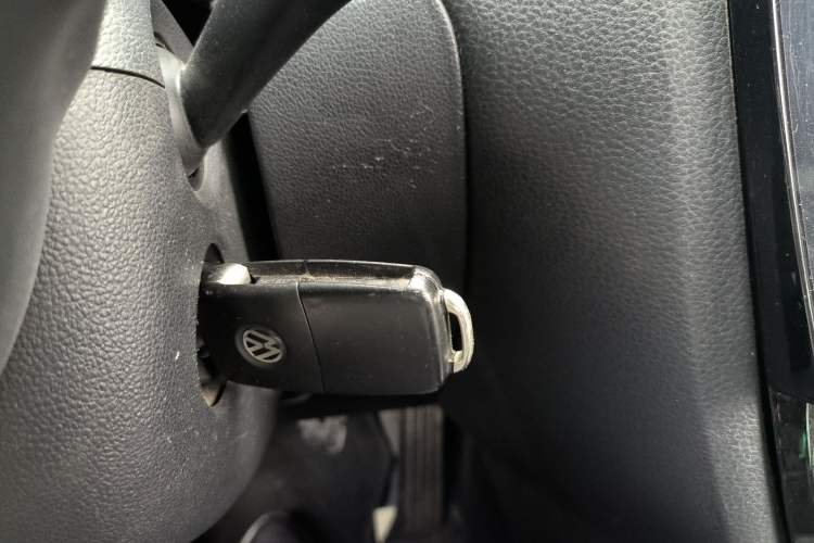 Used Volkswagen Sagitar 2015 230TSI Manual Comfort Version Vehicle Key