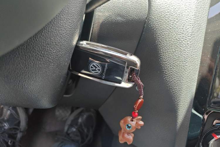 Used Volkswagen Sagitar 2015 230TSI Manual Comfort Version Vehicle Key