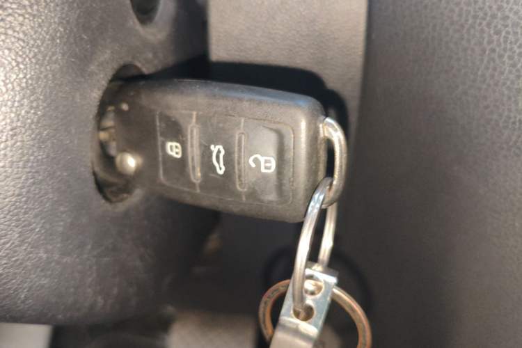 Used Volkswagen Sagitar 2015 230TSI Automatic Comfort Version Vehicle Key