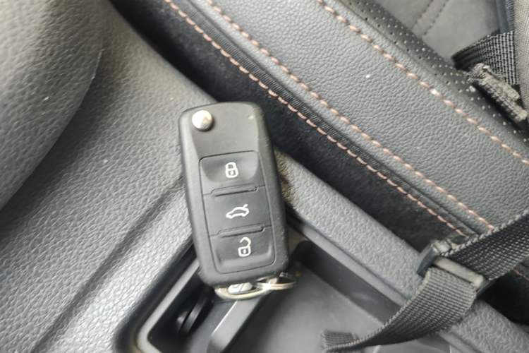 Used Volkswagen Sagitar 2015 230TSI Automatic Luxury Model Vehicle Key