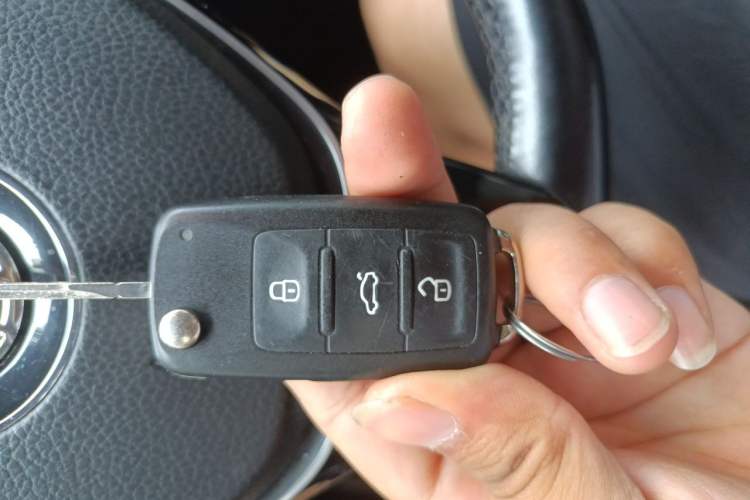 Used Volkswagen Sagitar 2015 1.6L Manual Comfort Model Vehicle Key