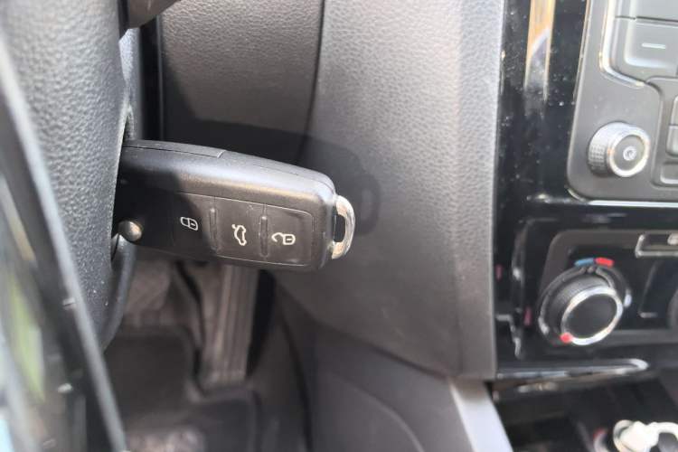 Used Volkswagen Sagitar 2015 1.6L Automatic Comfort Model Vehicle Key