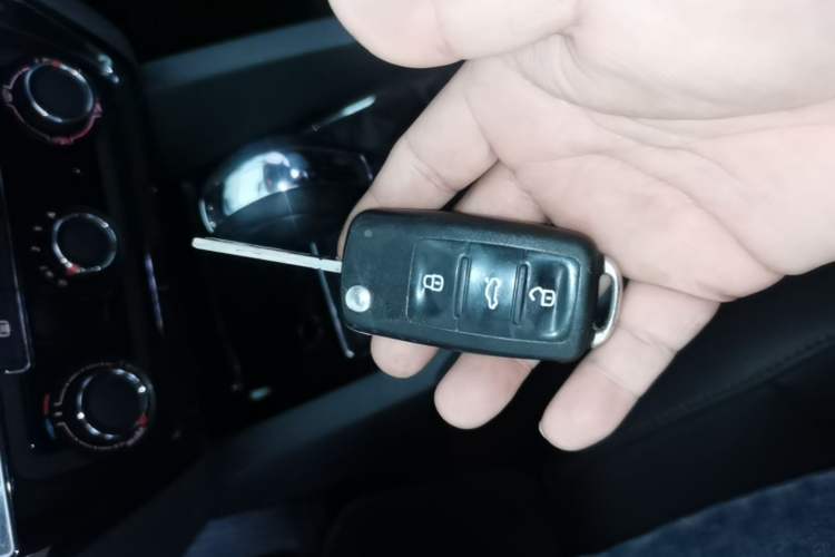 Used Volkswagen Sagitar 2015 1.6L Automatic Comfort Model Vehicle Key