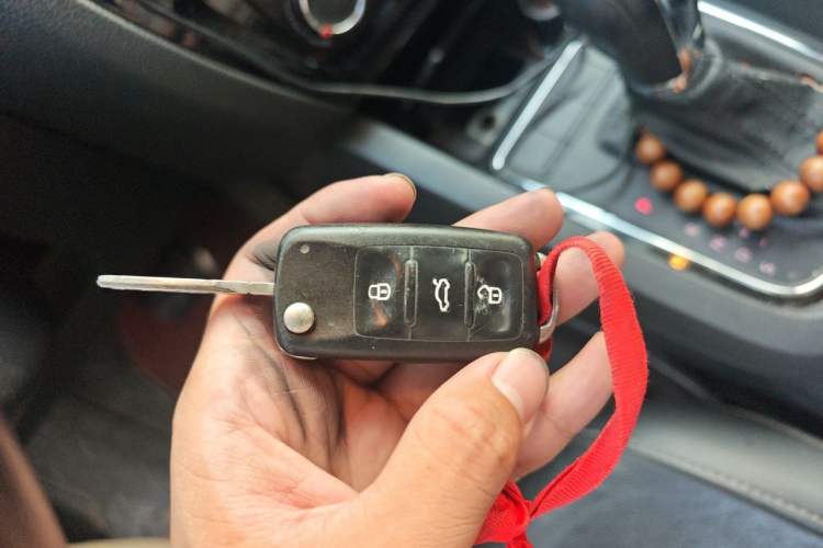 Used Volkswagen Sagitar 2015 230TSI Automatic Comfort Version Vehicle Key