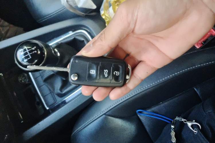 Used Volkswagen Sagitar 2015 230TSI Manual Comfort Version Vehicle Key