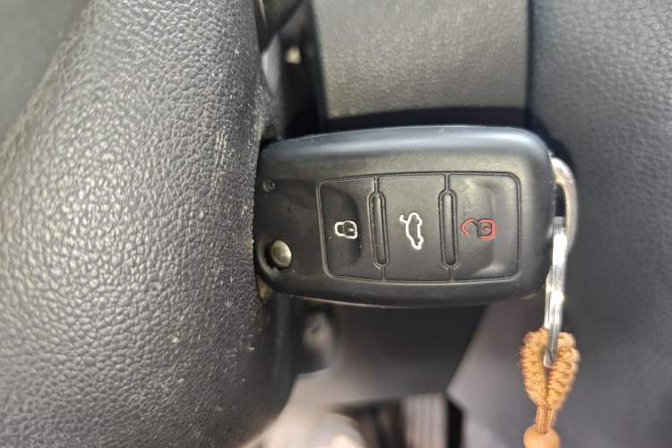 Used Volkswagen Sagitar 2015 230TSI Automatic Comfort Version Vehicle Key