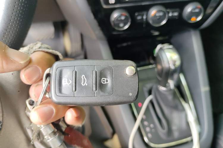 Used Volkswagen Sagitar 2015 230TSI Automatic Luxury Model Vehicle Key