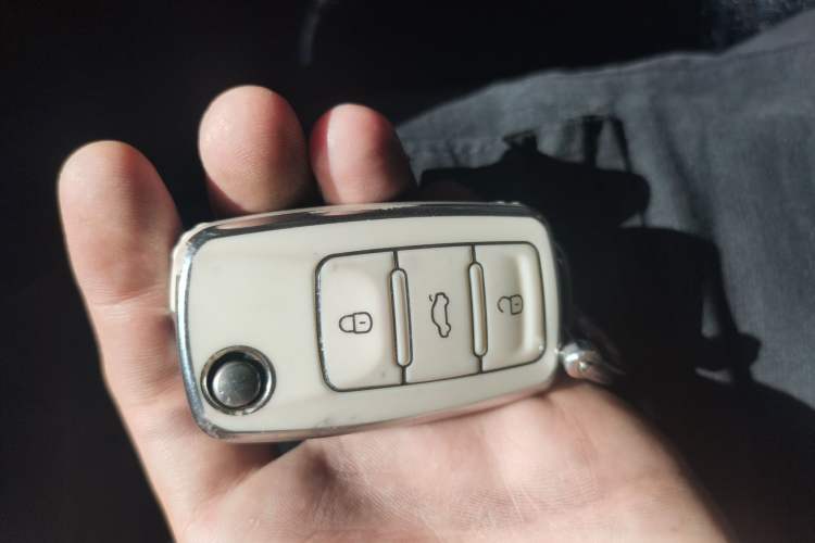 Used Volkswagen Sagitar 2015 1.6L Automatic Comfort Model Vehicle Key