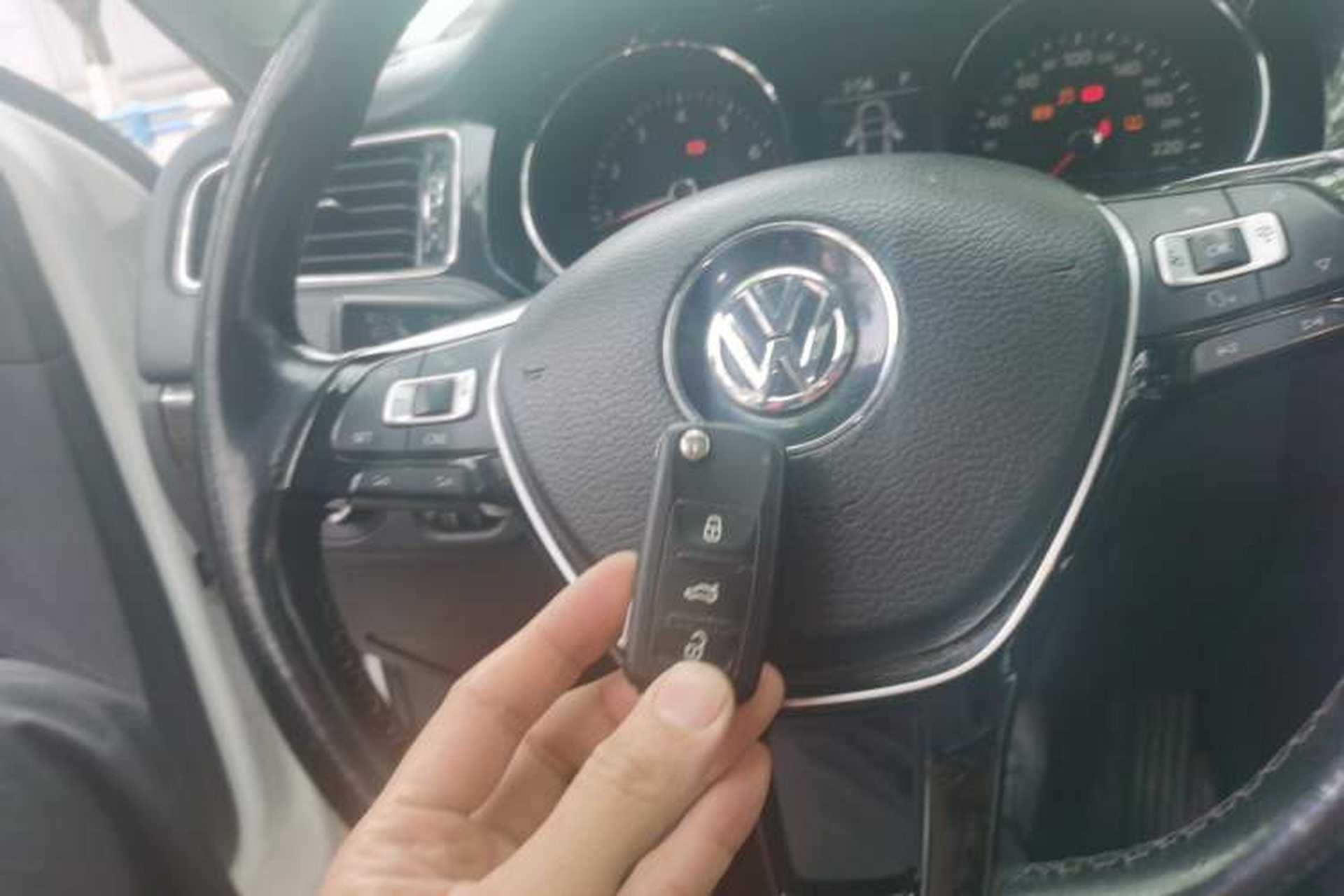 Used Volkswagen Sagitar 2015 230TSI Automatic Luxury Model Vehicle Key