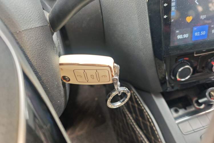 Used Volkswagen Sagitar 2015 230TSI Automatic Comfort Version Vehicle Key