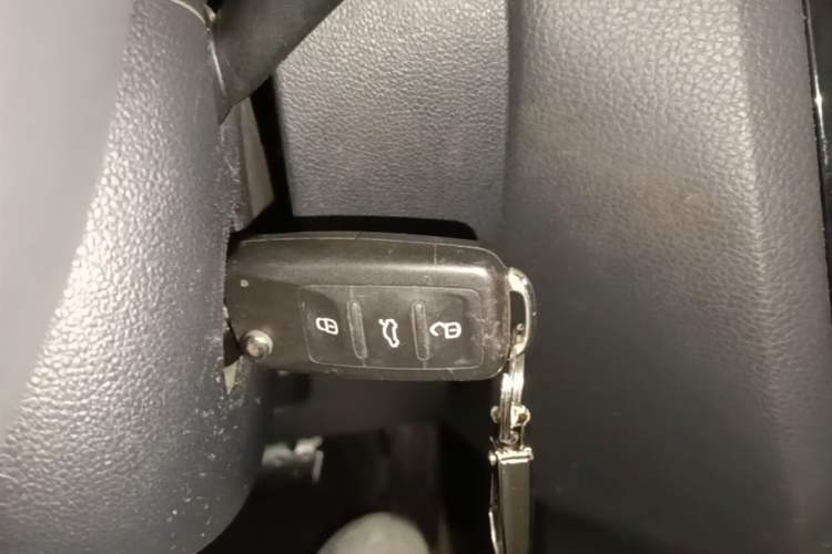 Used Volkswagen Sagitar 2015 1.6L Automatic Comfort Model Vehicle Key