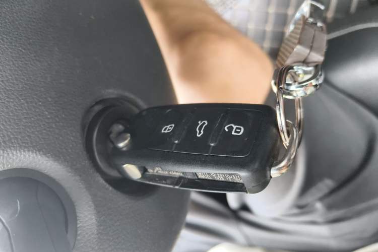 Used Volkswagen Sagitar 2015 1.6L Manual Comfort Model Vehicle Key