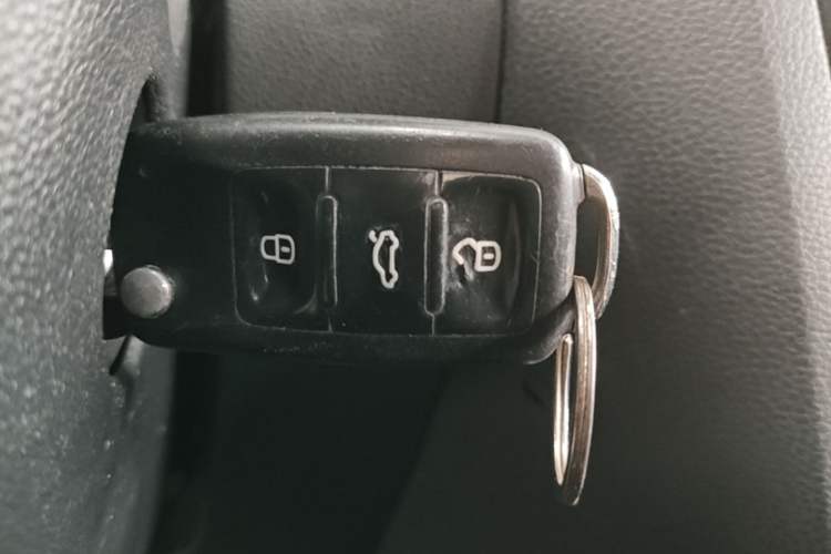 Used Volkswagen Sagitar 2015 230TSI Automatic Comfort Version Vehicle Key
