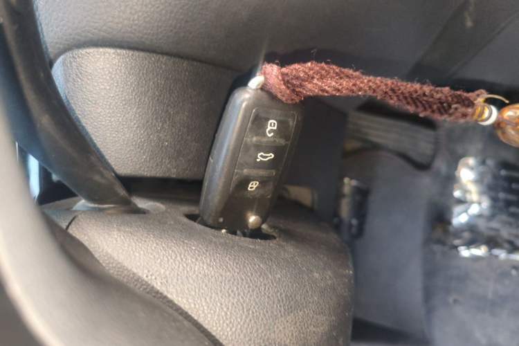 Used Volkswagen Sagitar 2015 1.6L Automatic Comfort Model Vehicle Key