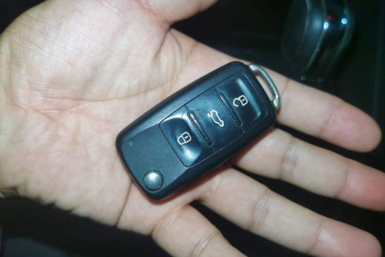Used Volkswagen Sagitar 2015 230TSI Automatic Luxury Model Vehicle Key
