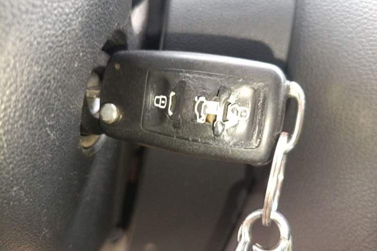 Used Volkswagen Sagitar 2015 1.6L Manual Comfort Model Vehicle Key