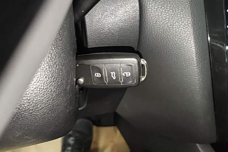 Used Volkswagen Sagitar 2015 1.6L Automatic Comfort Model Vehicle Key