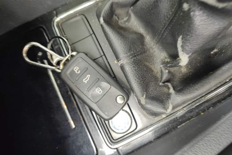 Used Volkswagen Sagitar 2015 230TSI Manual Comfort Version Vehicle Key