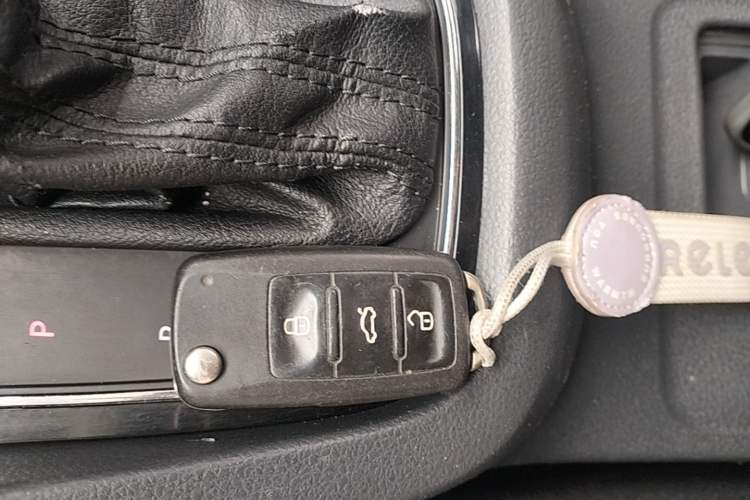 Used Volkswagen Sagitar 2015 230TSI Automatic Luxury Model Vehicle Key