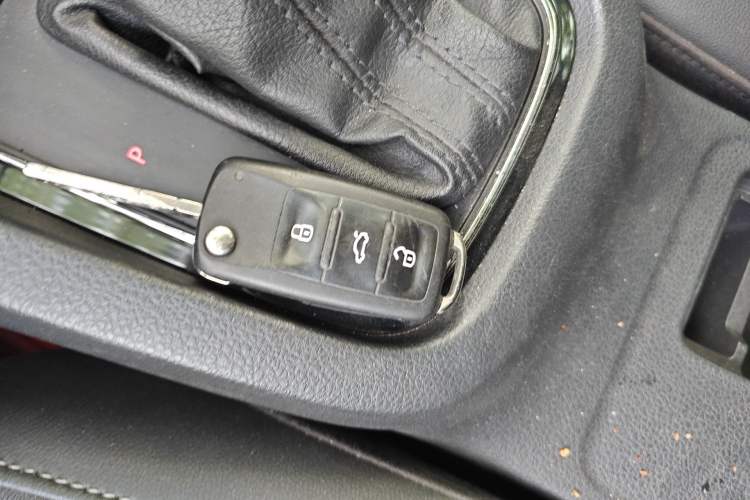 Used Volkswagen Sagitar 2015 230TSI Automatic Comfort Version Vehicle Key