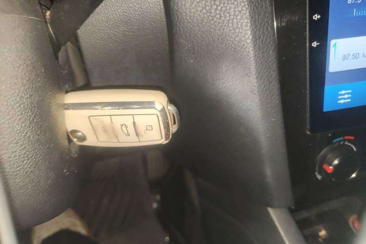 Used Volkswagen Sagitar 2015 230TSI Automatic Comfort Version Vehicle Key