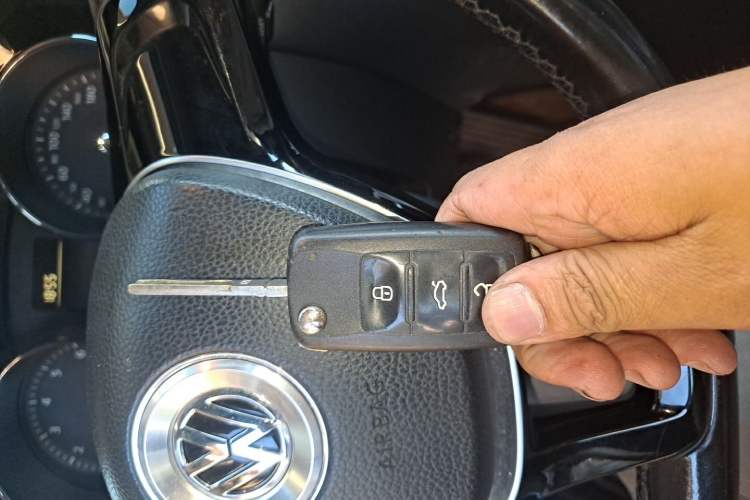 Used Volkswagen Sagitar 2015 230TSI Automatic Comfort Version Vehicle Key