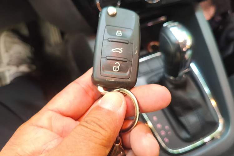 Used Volkswagen Sagitar 2015 230TSI Automatic Luxury Model Vehicle Key