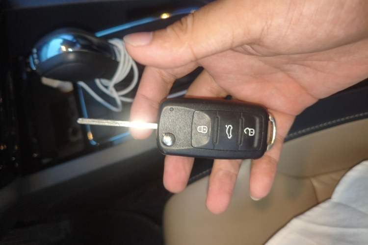 Used Volkswagen Sagitar 2015 230TSI Automatic Comfort Version Vehicle Key