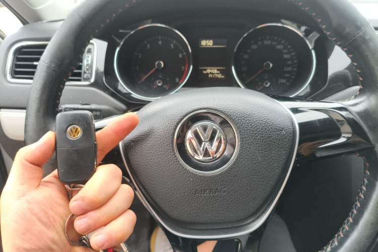 Used Volkswagen Sagitar 2015 230TSI Automatic Comfort Version Vehicle Key