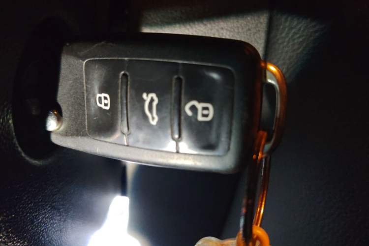 Used Volkswagen Sagitar 2015 1.6L Manual Comfort Model Vehicle Key