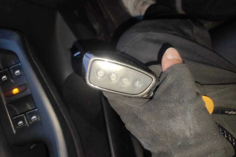 Used Volkswagen Sagitar 2015 1.6L Automatic Comfort Model Vehicle Key