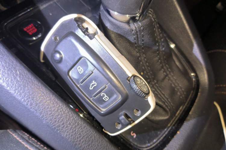 Used Volkswagen Sagitar 2015 230TSI Automatic Luxury Model Vehicle Key