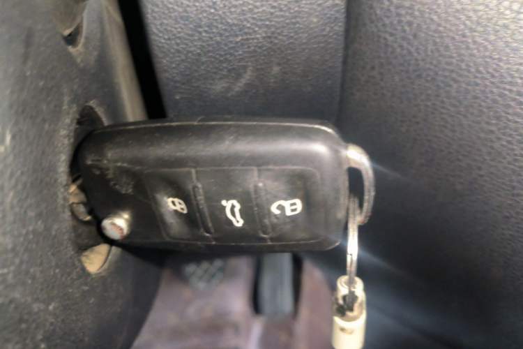 Used Volkswagen Sagitar 2015 1.6L Manual Comfort Model Vehicle Key